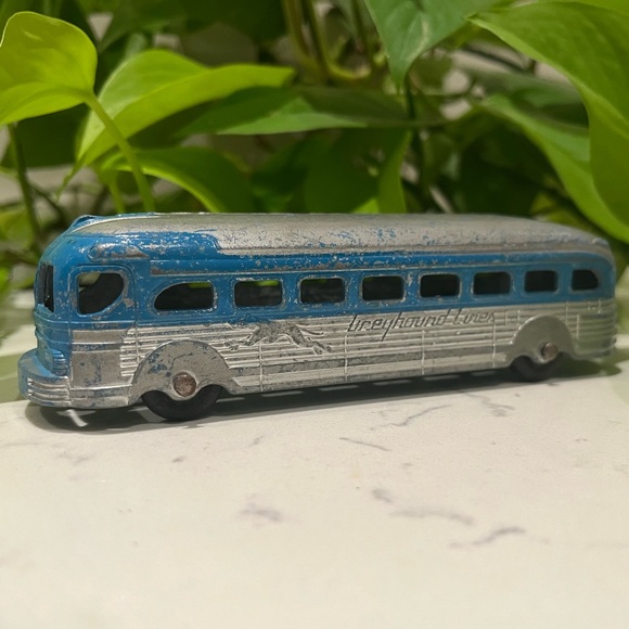 Tootsietoy GMC #747 Greyhound Bus - Picture 3 of 5